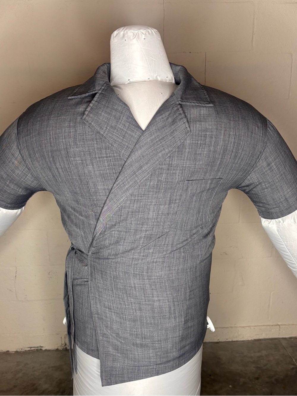 Manfinity Homme(US)L Loose Fit Gauzy Shirt Modern Casual Short Sleeve Tie Waist